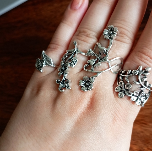 Set of 3 Floral Rings - Picture 3 of 13